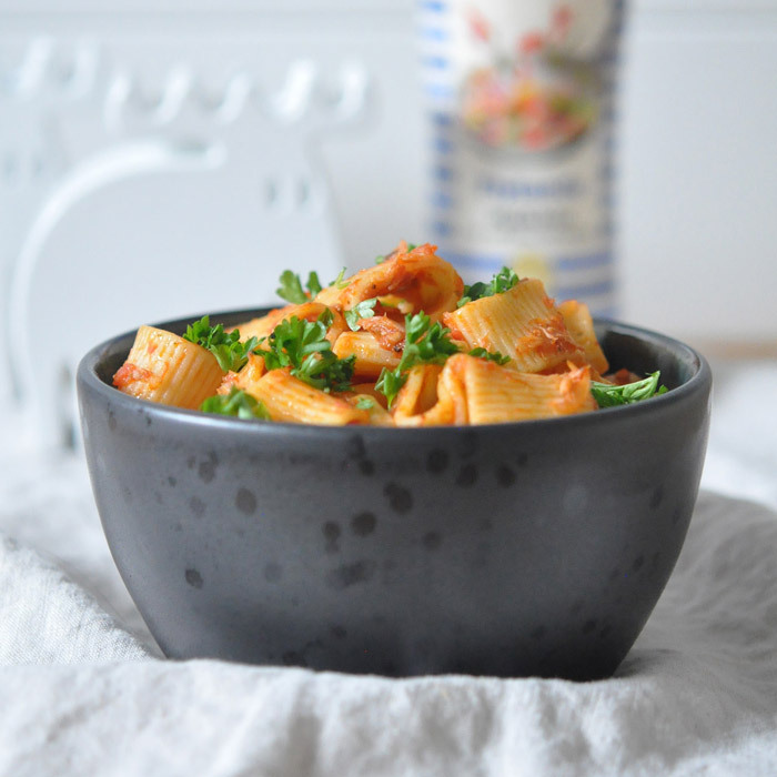 Tonfiskpasta i djup skål