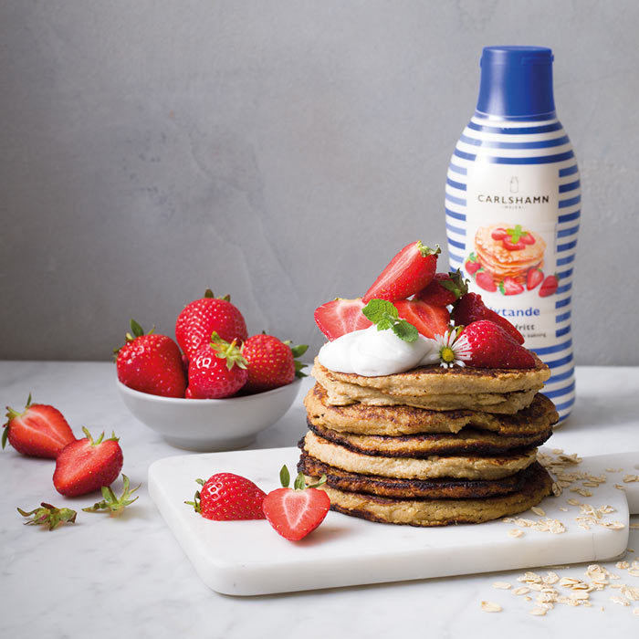Bananpannkakor med färska jordgubbar