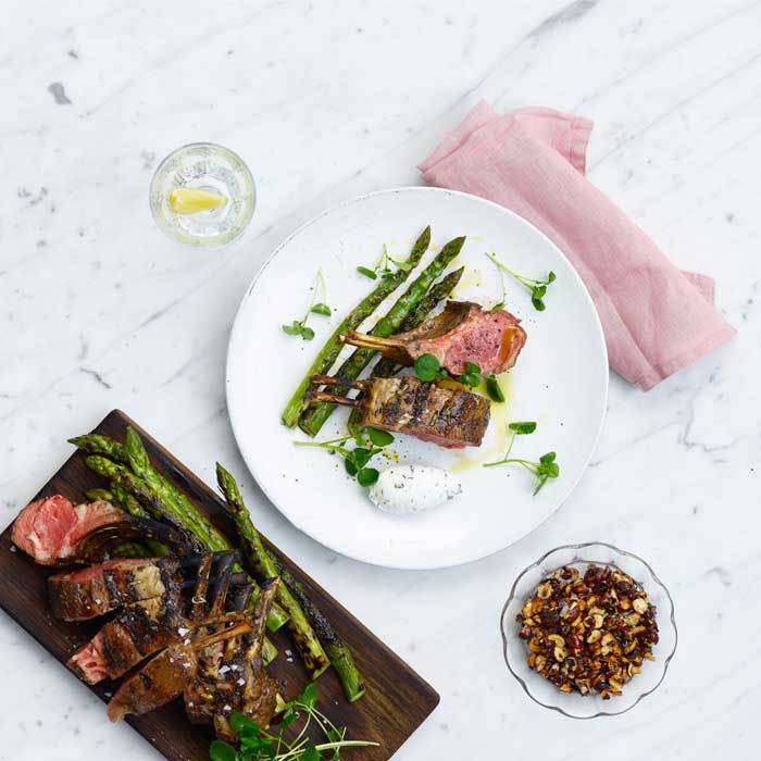 Lamm med honungsrostade hasselnötter och sparris