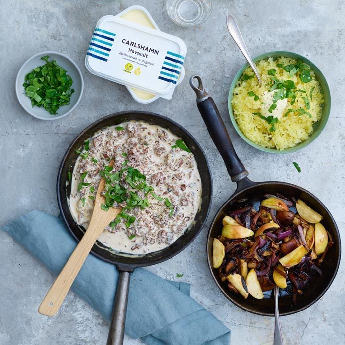 Krämig viltskav med svamp, lök och äpple samt pressad potatis