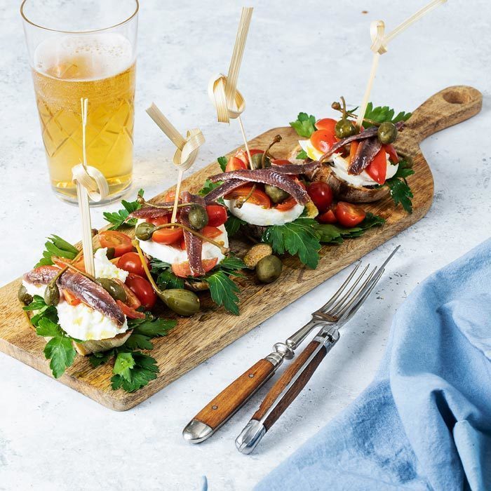 Pintxos, Spansk tapastoast med mozzarella och sardell